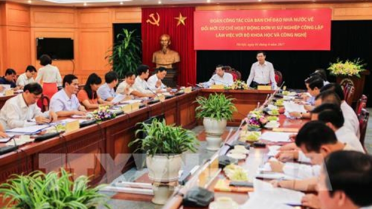 Làm việc với Bộ khoa học và công nghệ, Phó Thủ tướng Vương Đình Huệ đề nghị: tinh giản biên chế phải tránh tình trạng thừa cán bộ quản lý nhưng lại thiếu cán bộ khoa học có năng lực (Thời sự chiều 1/6/2017)