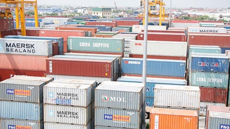 Nguy cơ ô nhiễm từ hơn 2.000 container tồn đọng tại các cảng ở Hải Phòng (9/6/2017)