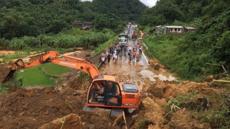 Mưa lũ gây nhiều thiệt hại tại các tỉnh vùng núi phía Bắc và dự báo vẫn đang có diễn biến phức tạp (Thời sự trưa 30/6/2017)