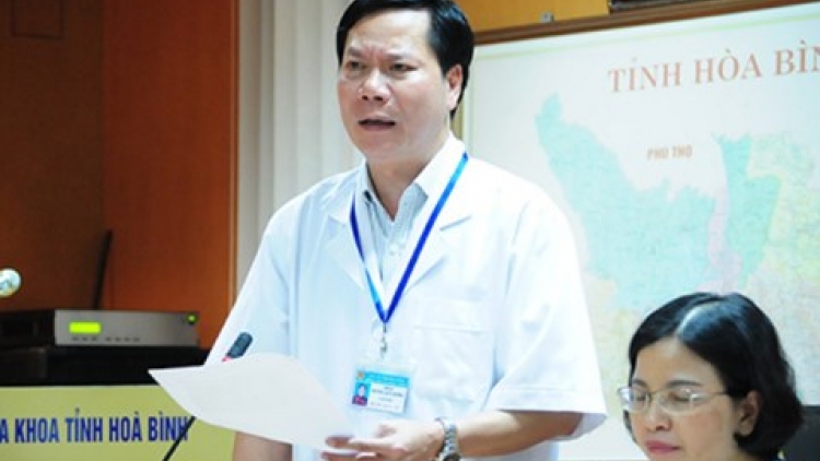 Đình chỉ công tác đối với Giám đốc Bệnh viện Đa khoa tỉnh Hòa Bình liên quan đến sự cố tai biến y khoa nghiêm trọng khiến 8 bệnh nhân chạy thận tử vong (Thời sự trưa 08/6/2017)