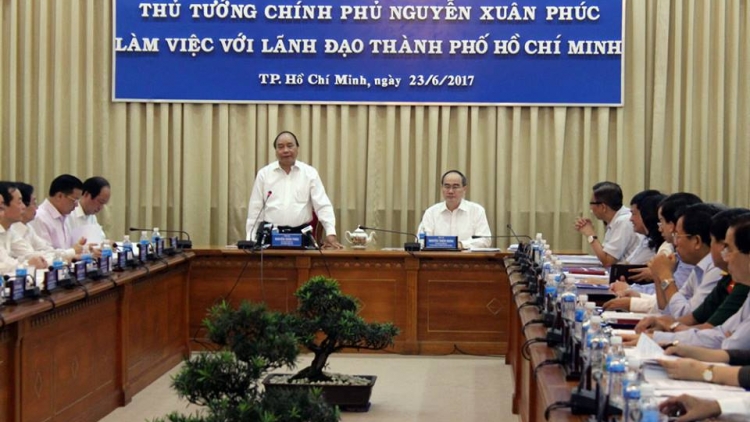 Thủ tướng Nguyễn Xuân Phúc yêu cầu lãnh đạo thành phố Hồ Chí Minh phải có quyết tâm chính trị cao để đưa thành phố trở thành thành phố toàn cầu, thông minh và phát triển. (Thời sự chiều 23/6/2017)