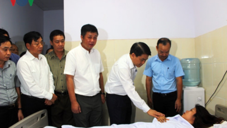 Chủ tịch Ủy ban nhân dân thành phố Hà Nội Nguyễn Đức Chung yêu cầu công an thành phố điều tra xử lý nghiêm các đối tượng hành hung nữ công nhân vệ sinh môi trường đến ngất xỉu (Thời sự chiều 18/6/2017)