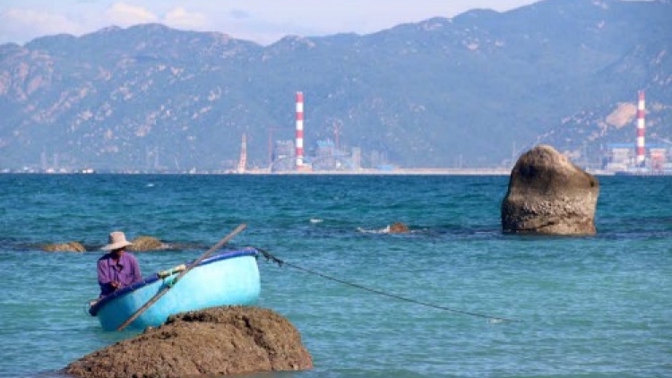 Việc mạo danh nhà khoa học tại Dự án nhận chìm gần 1 triệu mét khối bùn xuống biển Tuy Phong - Bình Thuận sẽ bị xử lý thế nào? (21/7/2017)