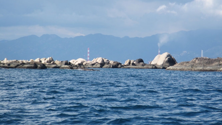 Bộ Tài nguyên và Môi trường cấp phép cho công ty Điện lực Vĩnh Tân 1 nhận chìm 1 triệu mét khối vật chất nạo vét xuống biển: Còn nhiều điểm chưa rõ ràng? (18/7/2017)