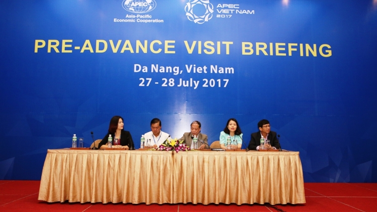 Gần 300 đại diện của 20 nền kinh tế thành viên APEC và các tổ chức quan sát viên của Diễn đàn Hợp tác kinh tế châu Á - Thái Bình Dương  tham dự chương trình tiền trạm lần thứ nhất Tuần lễ cấp cao APEC 2017 (Thời sự chiều 28/7/2017)