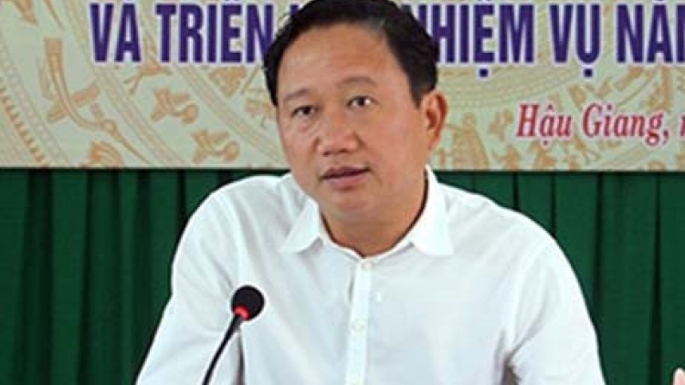 Sau gần 1 năm trốn lệnh truy nã, hôm nay, Trịnh Xuân Thanh, nguyên Chủ tịch Hội đồng quản trị Tổng công ty cổ phần xây lắp Dầu khí Việt Nam đã ra cơ quan công an đầu thú (Thời sự đêm 31/7/2017)