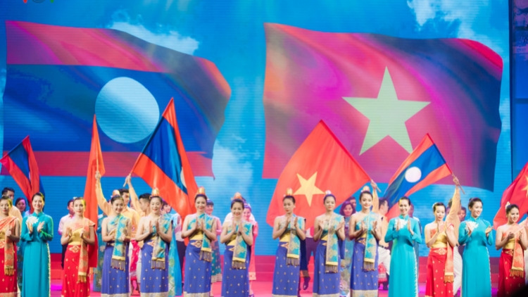 Mít tinh trọng thể kỷ niệm cấp Nhà nước 55 năm Ngày thiết lập quan hệ ngoại giao Việt Nam - Lào và 40 năm ngày ký hiệp ước hữu nghị và hợp tác giữa 2 nước (Thời sự trưa 18/7/2017)