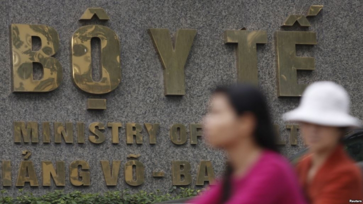 Dư luận bức xúc trước câu trả lời của lãnh đạo Bộ Y tế rằng: "Lô thuốc chữa ung thư của VN Pharma nhập khẩu không phải thuốc giả" (31/8/2017)