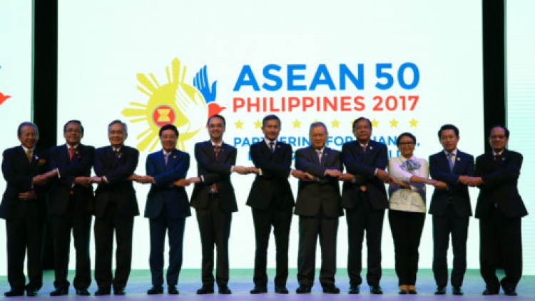 Các nước ASEAN và Trung Quốc thông qua Dự thảo khung Bộ Quy tắc ứng xử ở Biển Đông (Thời sự chiều 6/8/2017)