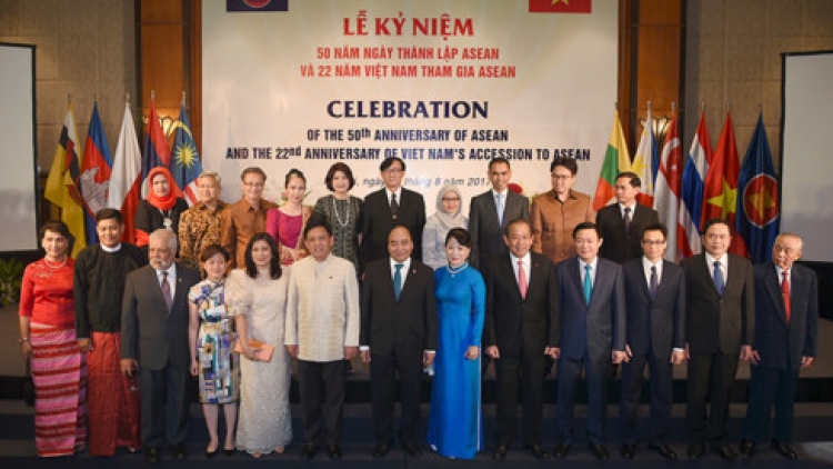 Thủ tướng Nguyễn Xuân Phúc và Phu nhân chủ trì Lễ kỷ niệm 50 năm Ngày thành lập ASEAN  (Thời sự đêm 8/8/2017)