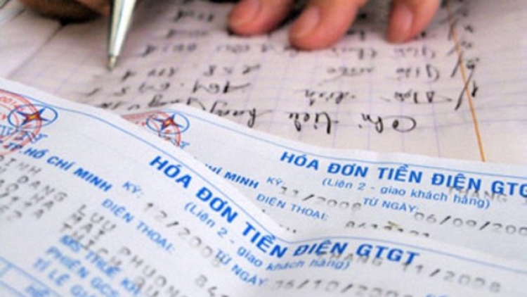 Từ hôm nay, Tập đoàn Điện lực Việt Nam được tự quyết định điều chỉnh tăng hoặc giảm giá bán điện bình quân trong phạm vi khung giá quy định (Thời sự trưa 15/8/2017)