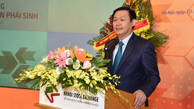 Trước việc vốn hóa thị trường phiên giao dịch hôm qua "bốc hơi" gần 2 tỷ đôla vì những tin đồn, Phó thủ tướng Vương Đình Huệ chỉ rõ đây là điều rất đáng lo ngại (Thời sự chiều 10/8/2017)