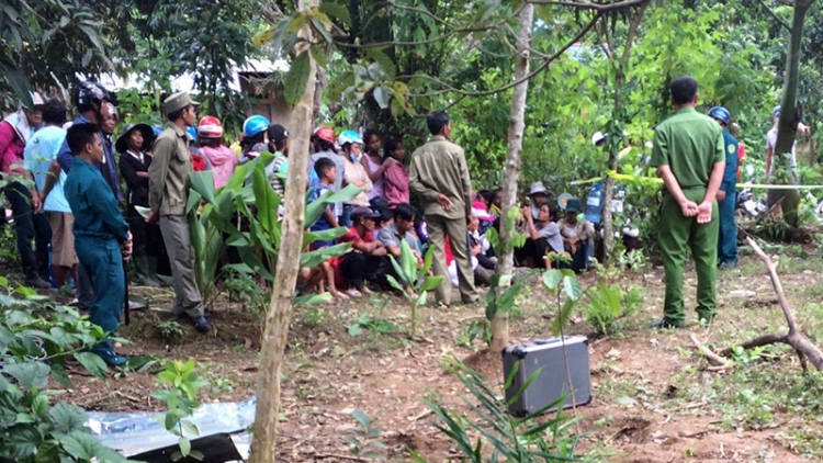 Nổ lớn tại huyện miền núi Khánh Sơn, tỉnh Khánh Hòa làm 6 người tử vong và 1 người bị thương nặng do cưa đầu đạn (Thời sự chiều 18/8/2017)