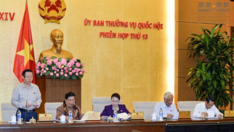 Cho ý kiến về việc điều chỉnh kế hoạch vốn ngân sách trung ương của Chính phủ năm nay, Ủy ban Thường vụ Quốc hội nhất trí thu hồi hơn 860 tỷ đồng của 5 bộ, ngành và 2 địa phương phân bổ không đúng quy định (Thời sự trưa 17/8/2017)
