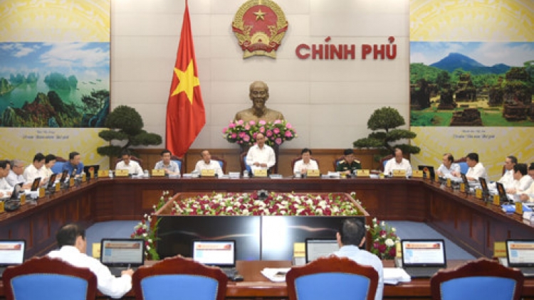 Thủ tướng Nguyễn Xuân Phúc cho rằng, một trong những điểm nghẽn của sự phát triển đất nước là thể chế (Thời sự trưa 22/8/2017)