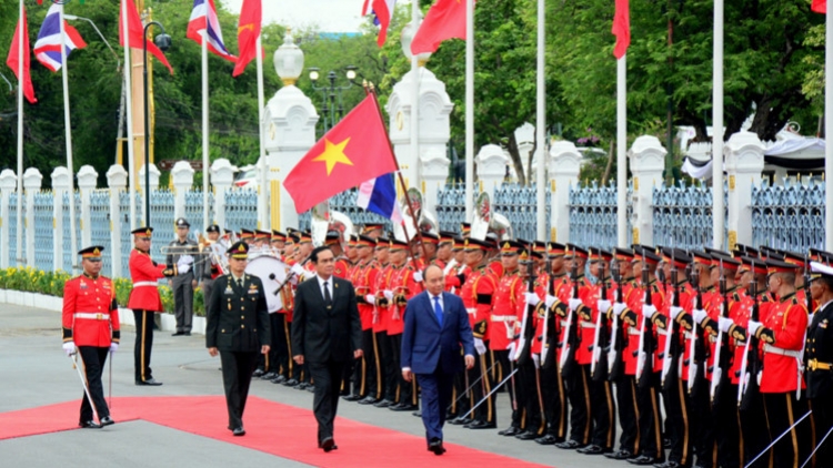 Thủ tướng Chính phủ Nguyễn Xuân Phúc cùng phu nhân và đoàn đại biểu cấp cao Việt Nam bắt đầu chuyến thăm chính thức Vương quốc Thái Lan  theo lời mời của Thủ tướng Thái Lan Prayuth Chan-o-cha (Thời sự chiều 17/8/2017)
