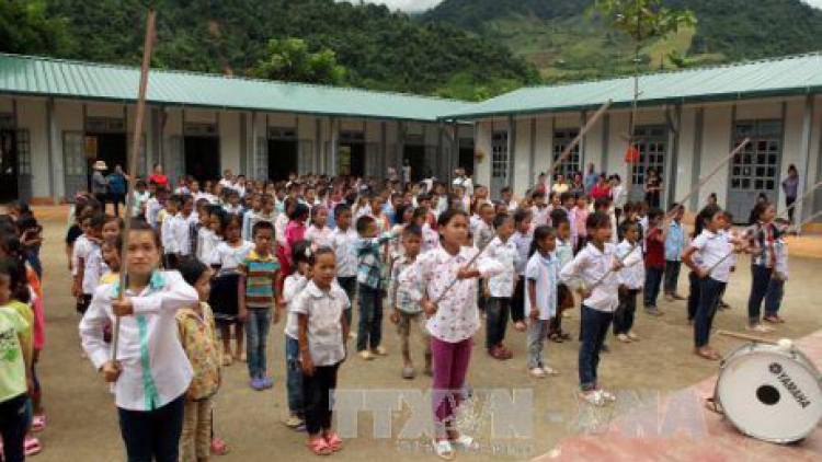 Khai giảng sớm tại xã Nặm Păm, huyện Mường La, tỉnh Sơn La, địa phương chịu thiệt hại nặng nề nhất trong đợt lũ quét xảy ra đầu tháng 8 vừa qua (Thời sự chiều 03/9/2017)