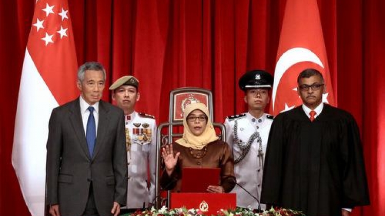 Nữ Tổng thống đầu tiên của Singapore tuyên thệ nhậm chức (Thời sự đêm 14/9/2017)