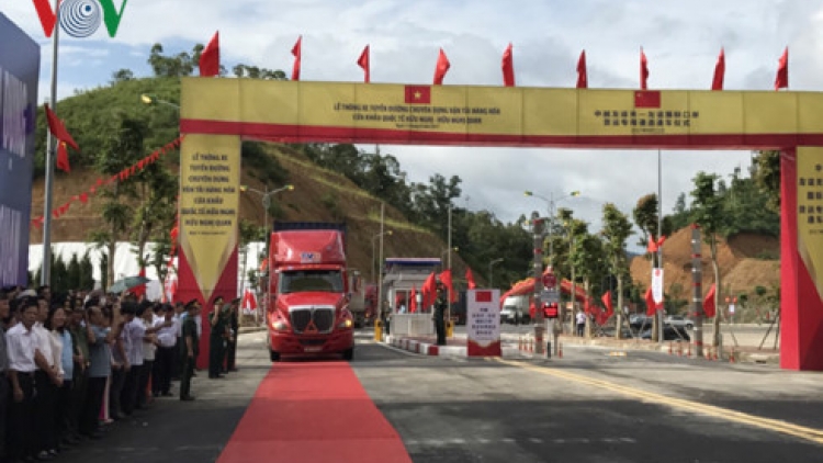 Thông xe tuyến đường chuyên dụng vận tải hàng hóa Việt Nam-Trung Quốc: Đây là dấu mốc quan trọng cho doanh nghiệp hai nước tăng cường quan hệ giao thương, xuất khẩu hàng hóa (Thời sự chiều 11/9/2017)