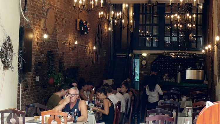 Cơ sở kinh doanh dịch vụ ăn uống phải có ít nhất 50 chỗ ngồi mới được xét công nhận đạt tiêu chuẩn phục vụ khách du lịch: Có đi ngược lại với chỉ đạo của Chính phủ trong việc nỗ lực cắt giảm điều kiện kinh doanh hay không? (30/1/2018)