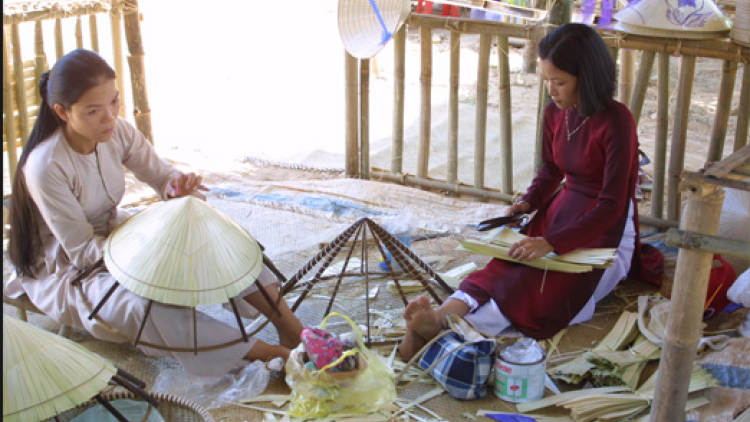 Nhiều người dân ở Mỹ Xuyên, Thừa Thiên Huế kiếm tiền tỷ từ nghề truyền thống  (09/01/2018)
