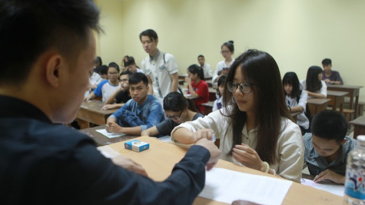 Chính thức công bố Bộ Đề thi tham khảo trung học phổ thông Quốc gia năm nay  (Thời sự chiều 24/01/2018)