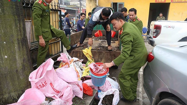Lỗ hổng trong công tác quản lý những điểm kinh doanh sắt vụn, phế liệu ngay tại khu dân cư (3/1/2017)