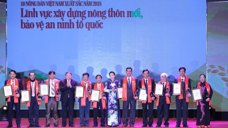 Chủ tịch Quốc hội Nguyễn Thị Kim Ngân dự lễ tôn vinh và trao tặng Danh hiệu Nông dân Việt Nam xuất sắc năm nay (Thời sự đêm 14/10/2018)