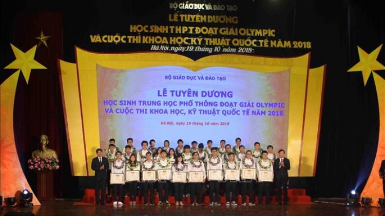 Bộ Giáo dục đào tạo tuyên dương học sinh phổ thông đoạt giải Olympic năm 2018 ( Thời sự đêm 19/10/2018)