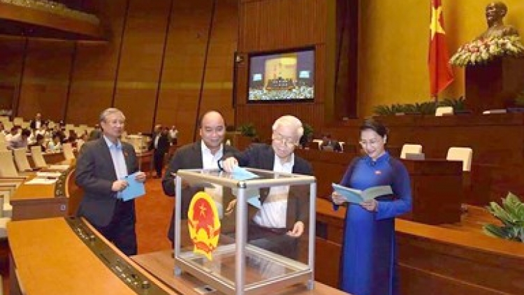 Chủ tịch Quốc hội và Thủ tướng Chính phủ dẫn đầu số phiếu tín nhiệm cao trong khối Quốc hội và Chính phủ (Thời sự chiều 25/10/2018)