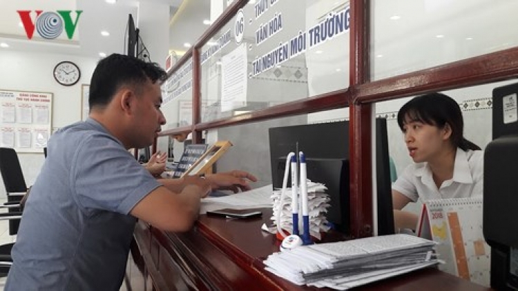 Thành phố Đà Nẵng là địa phương đầu tiên triển khai qui trình “3 trong 1” khi giải quyết 3 loại giấy tờ 1 lần cho người dân (Thời sự chiều 28/10/2018)