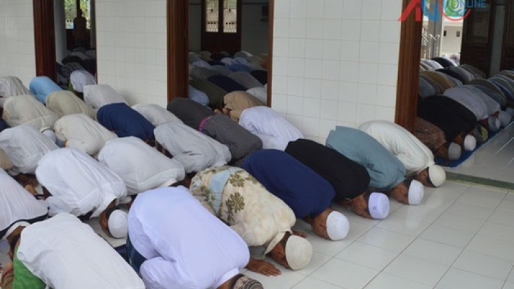 Cầu nguyện 5 lần một ngày- quy tắc bắt buộc của người hồi giáo Islam (26/10/2018)