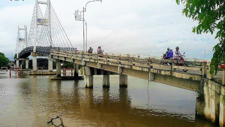 Người dân Cà Mau bức xúc vì cầu thu phí không xác định thời hạn tại huyện Trần Văn Thời (Thời sự trưa 28/10/2018)