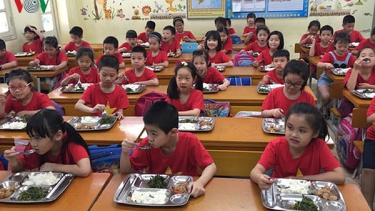 Tăng cường giám sát an toàn thực phẩm bếp ăn trong trường học (30/10/2018)