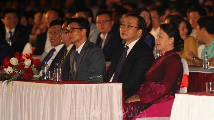 Chủ tịch Quốc hội Nguyễn Thị Kim Ngân dự Lễ trao quyền đăng cai Giải đua công thức 1 cho thành phố Hà Nội (Thời sự đêm 7/11/2018)