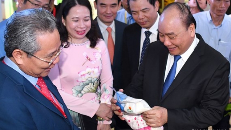 Thủ tướng Nguyễn Xuân Phúc dự Hội nghị Xúc tiến đầu tư tỉnh An Giang với chủ đề: “An Giang - Kết nối cơ hội và hợp tác thành công” (Thời sự trưa 15/12/2018)