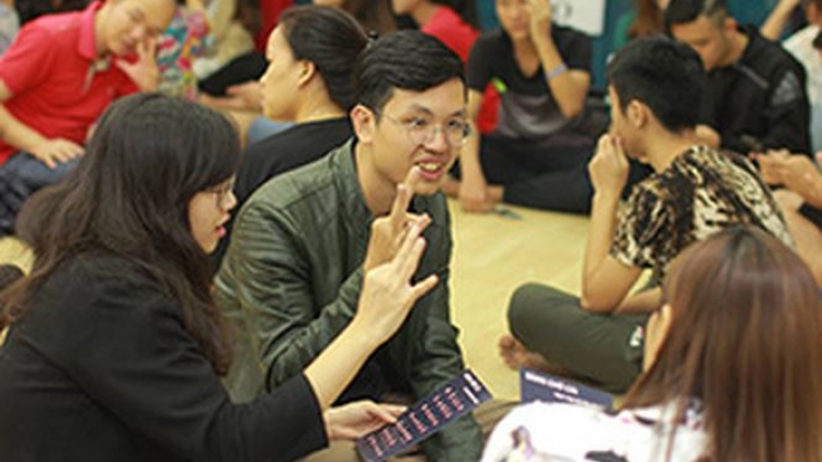 "Nghe bằng mắt" và Giáng sinh của người khiếm thính (23/12/2018)