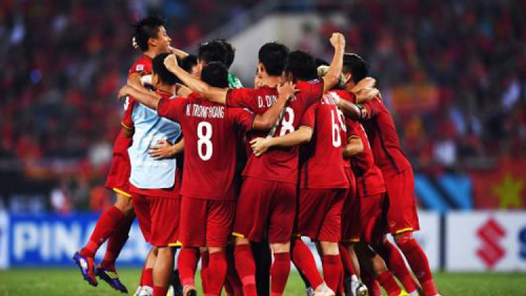 Đội tuyển Việt Nam chính thức vào chung kết AFF Cup - Không khí bóng đá tưng bừng trên cả nước (Thời sự đêm 6/12/2018)