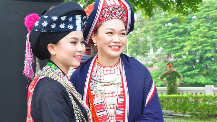 Người phụ nữ Dao miệt mài gìn giữ bản sắc văn hoá dân tộc (8/12/2018)