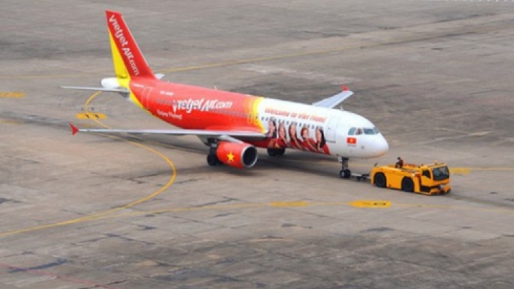Đình chỉ tổ bay sau sự cố máy bay Vietjet đáp nhầm đường băng ở sân bay Cam Ranh (Thời sự chiều 25/12/2018)