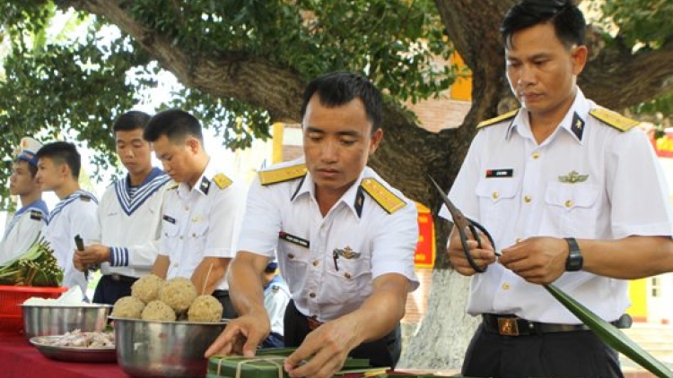 Chiến sĩ đảo Trường Sa vui xuân, đón Tết, canh giữ vững chắc vùng biển thiêng liêng của Tổ quốc. (14/02/2018)