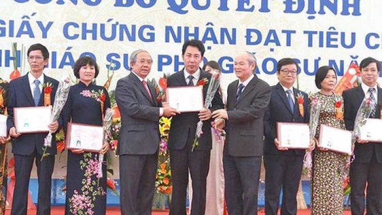 Kết quả rà soát chức danh giáo sư, phó giáo sư sẽ được báo cáo Thủ tướng vào ngày 1/3 tới (Thời sự đêm 27/02/2018)