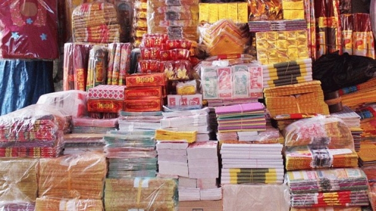 Đốt hàng tấn vàng mã, dâng bánh dày 3 tấn – tiền nhân sẽ "chứng" hay "quở"? (28/02/2018)
