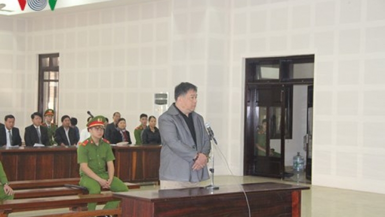 Ông Đào Tấn Cường, 49 tuổi, nguyên Phó Giám đốc Công ty Cổ phần Nhiên liệu bay Petrolimex Chi nhánh Đà Nẵng lĩnh án 18 tháng tù vì nhắn tin dọa giết Chủ tịch Uỷ ban nhân dân thành phố Đà Nẵng (Thời sự chiều 9/2/2018)
