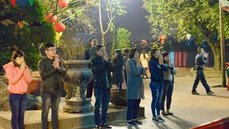 Xuân về trên đất lành