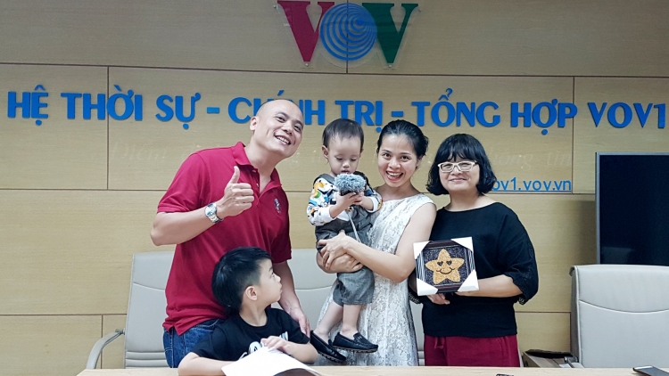 Hành trình đưa hạt gạo lên mặt tranh, rồi đưa những bức tranh gạo đó đến với khách hàng ở nhiều nơi trong nước và trên thế giới (09/03/2018)