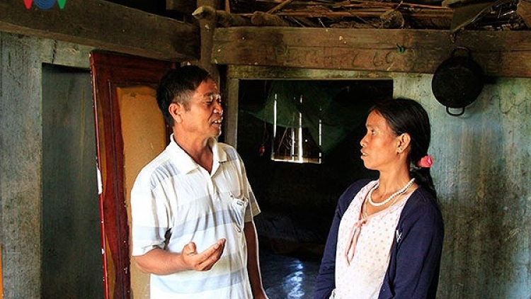 Kon Tum: Có hay không chuyện thôn trưởng làng K’leng trục lợi từ hộ nghèo? (20/3/2018)