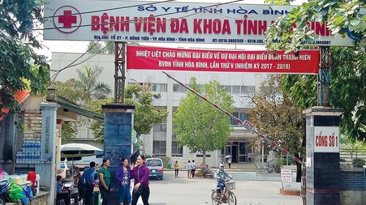 Ngày mai, Tòa án nhân dân Thành phố Hòa Bình bắt đầu xét xử sơ thẩm 3 bị cáo liên quan đến sự cố chạy thận làm 8 người tử vong ở Bệnh viện Đa khoa tỉnh Hòa Bình (Thời sự chiều 6/5/2018)