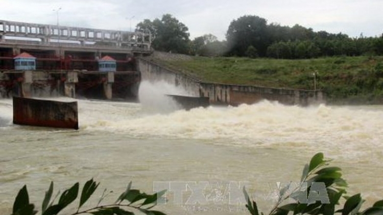 Nhiều khó khăn, bất cập trong việc đảm bảo an toàn tại ba hồ chứa nước quan trọng nhất cả nước là hồ chứa Cửa Đạt, Tả Trạch, và Dầu Tiếng (Thời sự trưa 26/5/2018)