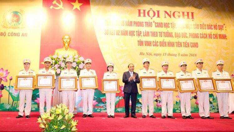 Thủ tướng Nguyễn Xuân Phúc: Thực hiện 6 điều Bác Hồ dạy là nhiệm vụ chính trị trọng tâm của cán bộ, chiến sĩ Công an nhân dân (Thời sự chiều 15/5/2018)